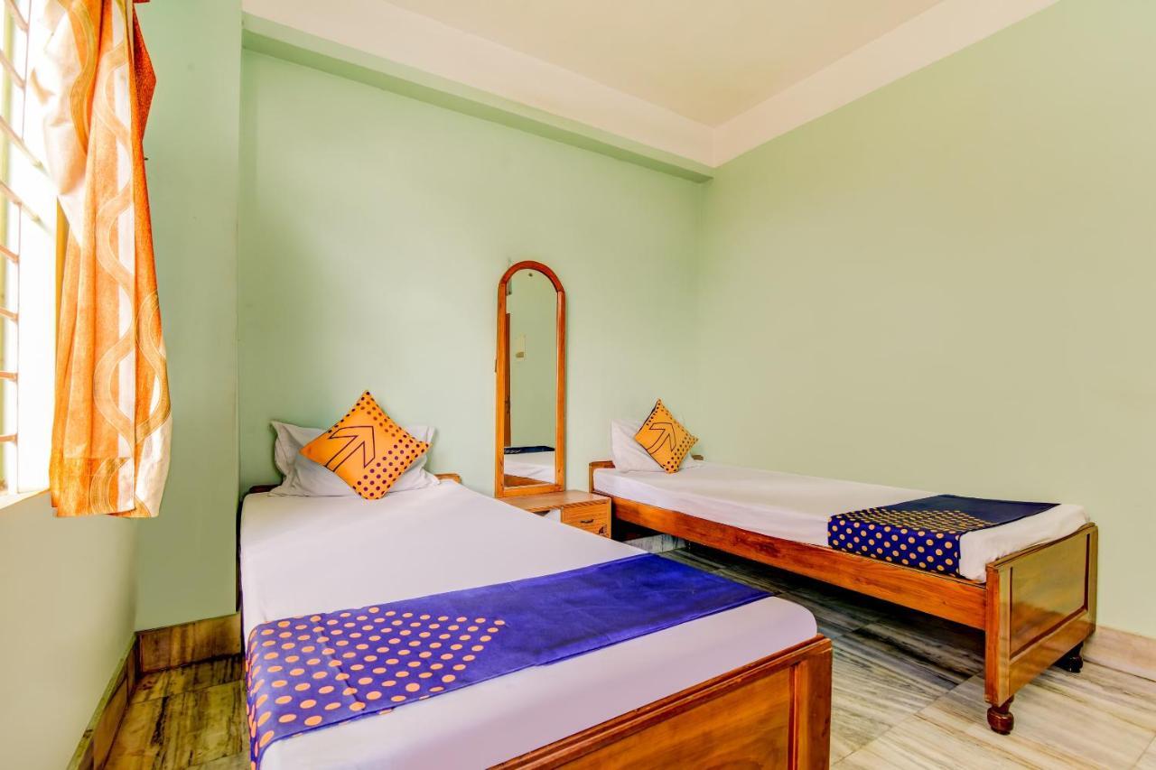 Oyo 63538 Hotel Lotus 1 Khanapara Εξωτερικό φωτογραφία