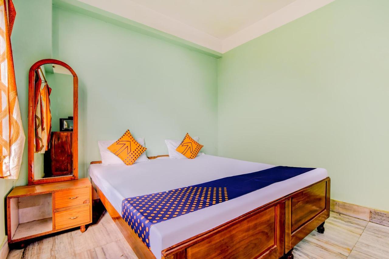 Oyo 63538 Hotel Lotus 1 Khanapara Εξωτερικό φωτογραφία